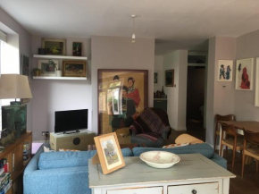 Spacious Stylish Family Flat Victoria Park with a very friendly Cat